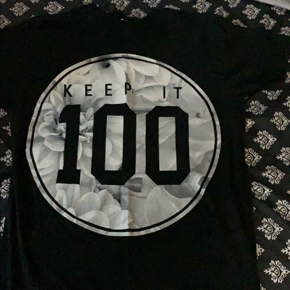 keep it 100 floral background rue 21 t-shirt small